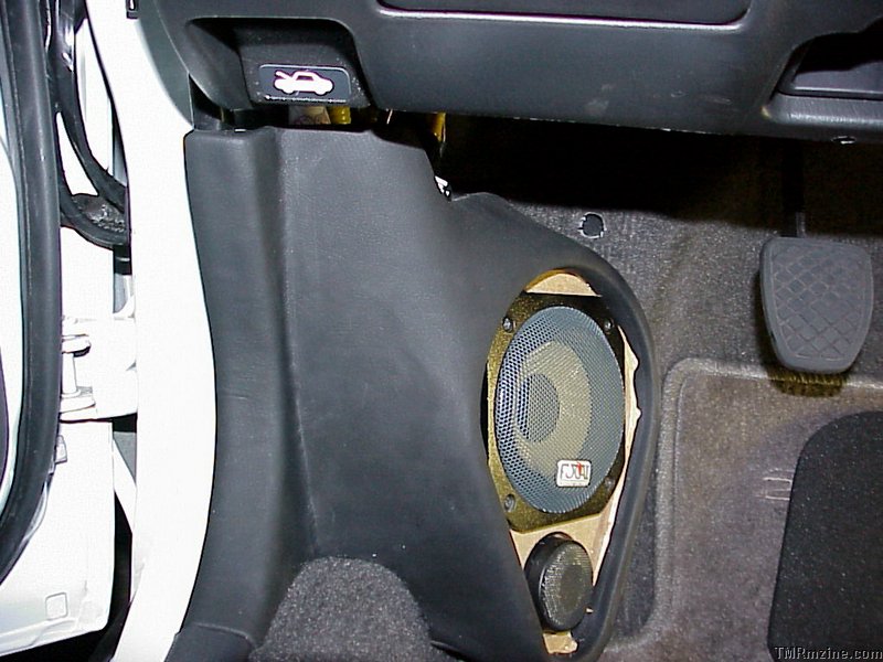 Drivers kick panel with out grill .jpg